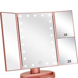 Tri fold vanity mirror in pink makeup